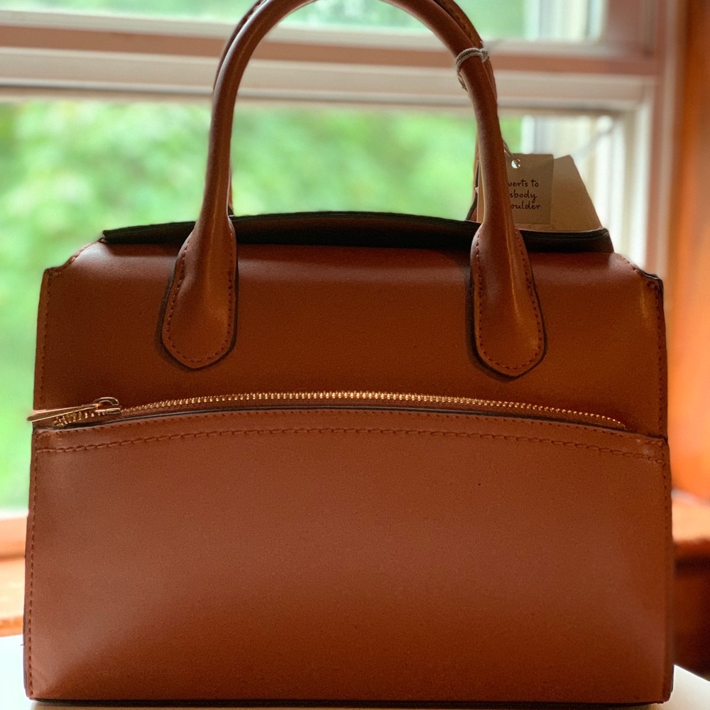 Adorable purse. New with tags. Never been used.